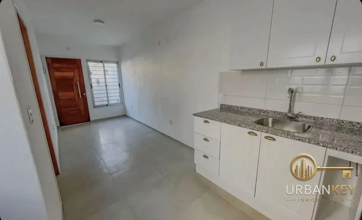 ALQUILER CASA DE 1 DORMITORIO CON PATIO SIN GASTOS COMUNES EN BUCEO - Imagen 2
