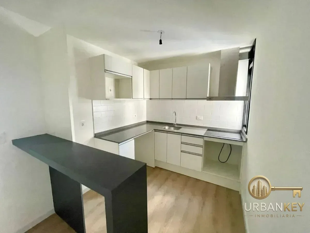 Apartamento en alquiler 2 dormitorios sobre calle Soriano en Centro - Imagen 2