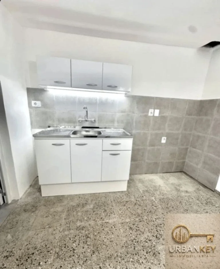 ALQUILER APARTAMENTO 1 DORMITORIO RECICLADO A ESTRENAR Y GRAN PATIO EN UNION SIN GASTOS COMUNES - Imagen 1
