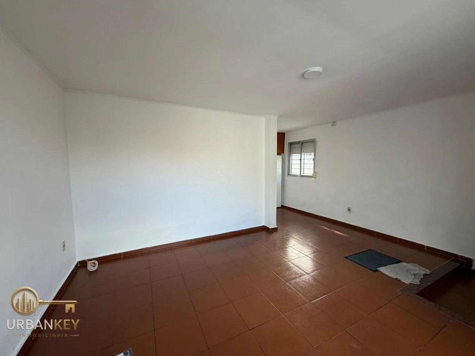 Alquiler apartamento tipo casa 1 dormitorio con patio sin gastos comunes Buceo - Imagen 2