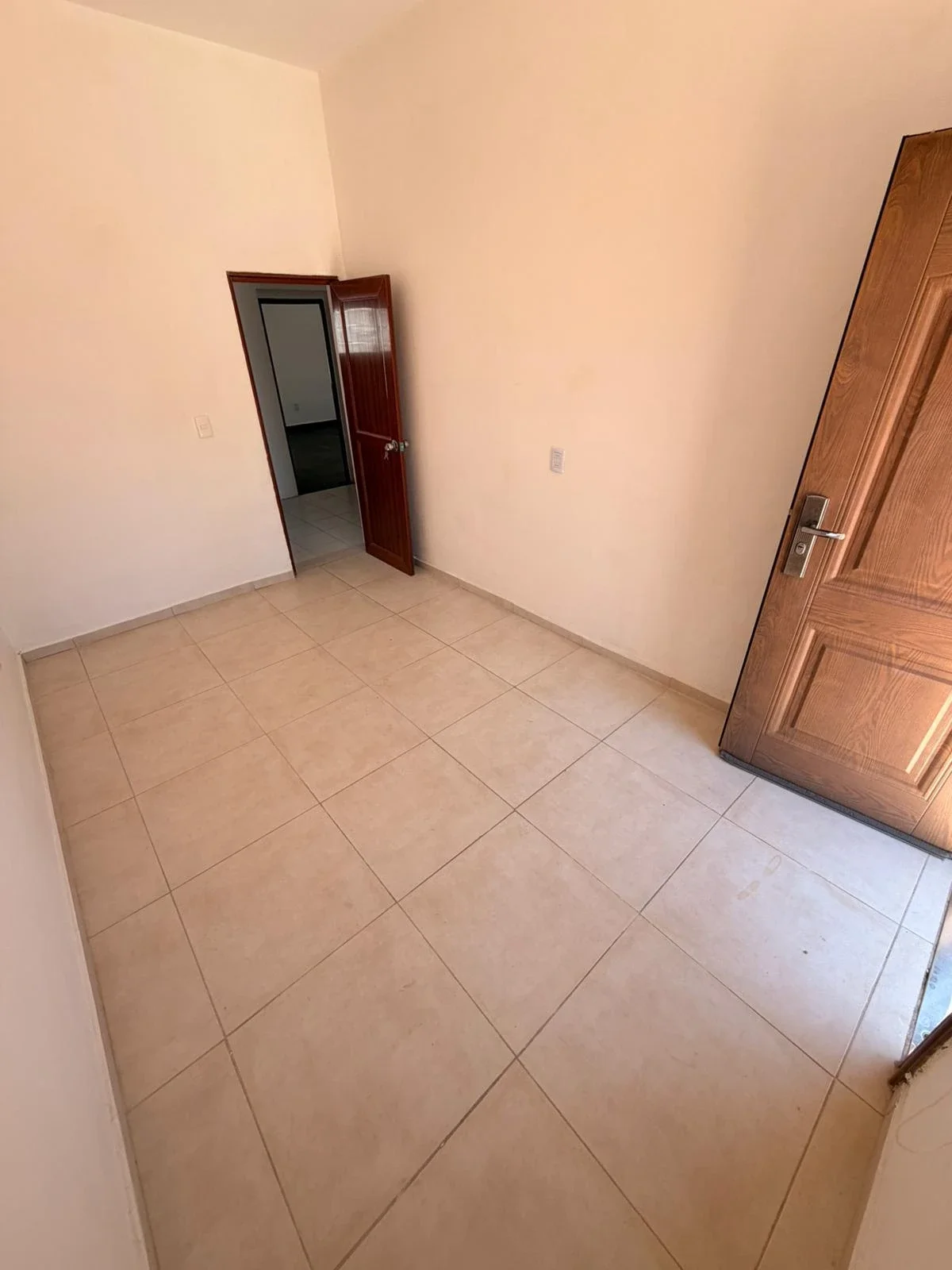 ALQUILER CASA 2 DORMITORIOS 2 BAÑOS COCHERA Y PATIO EN PEREZ CASTELLANOS - Imagen 4