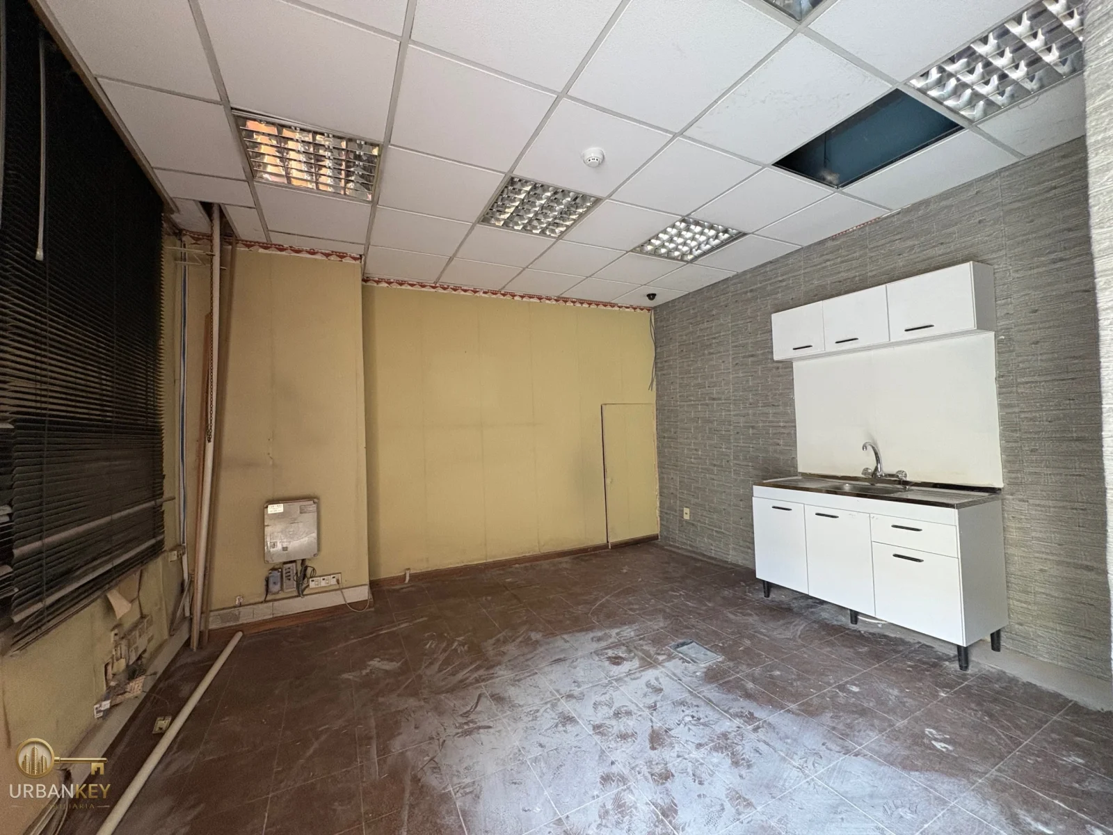 ALQUILER MONOAMBIENTE EN CIUDAD VIEJA PROXIMO A PUERTO SIN GASTOS COMUNES - Imagen 1