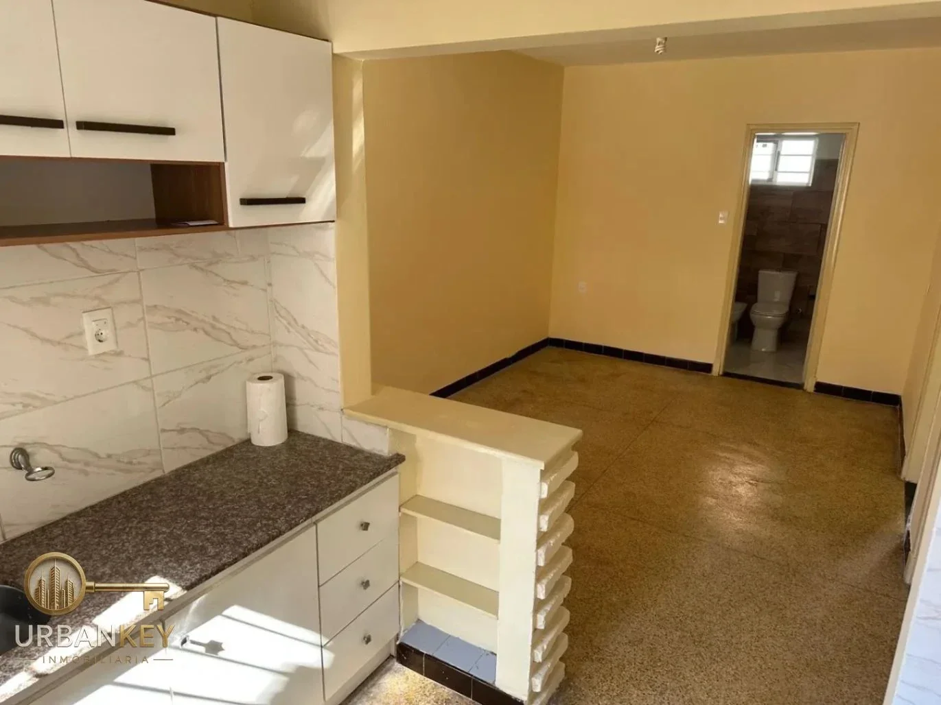 Apartamento en alquiler de 1 dormitorio y patio con parrillero en Brazo Oriental - Imagen 3