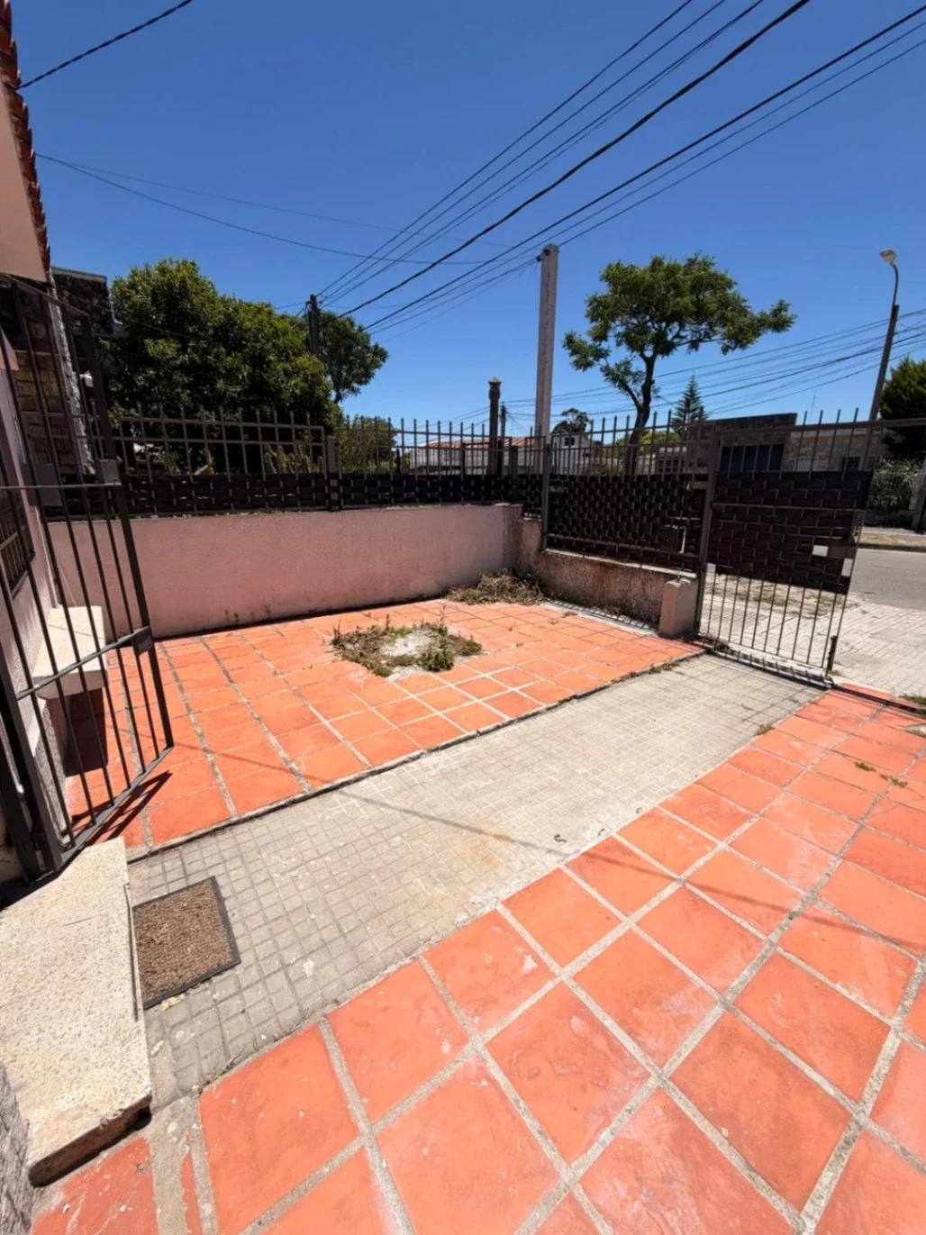 ALQUILER CASA 2 DORMITORIOS 2 BAÑOS COCHERA Y PATIO EN PEREZ CASTELLANOS - Imagen 2