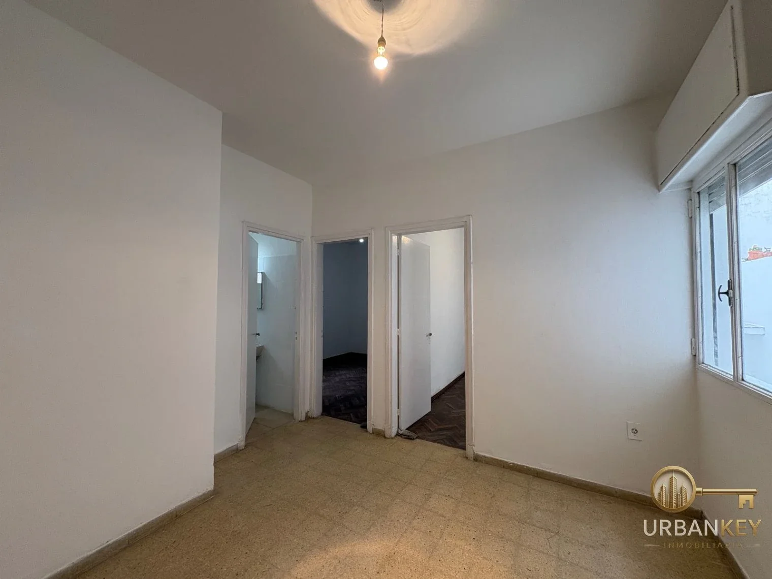 ALQUILER APARTAMENTO 2 DORMITORIOS Y PATIO EN PARQUE BATLLE SIN GASTOS COMUNES - Imagen 2