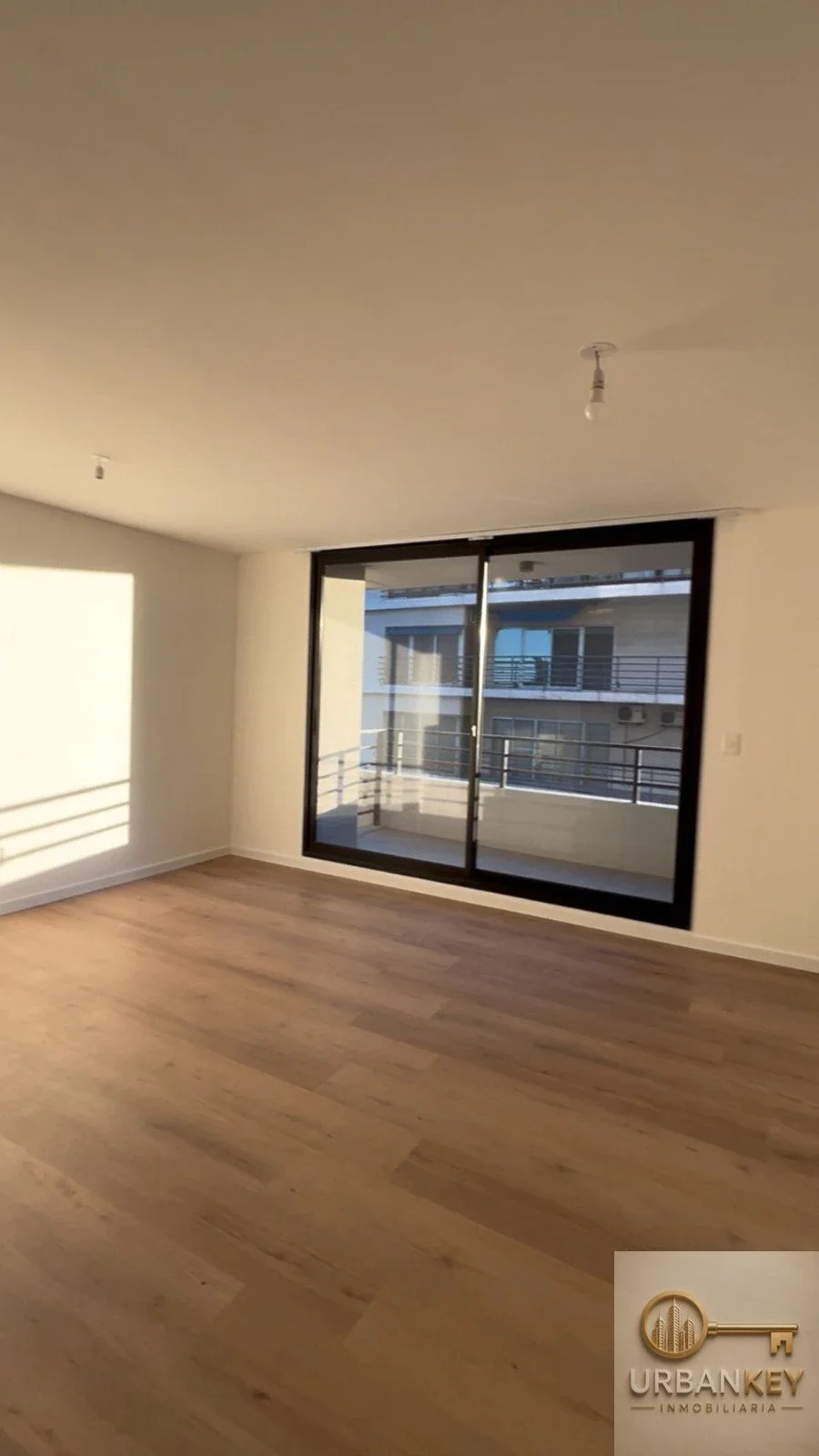 SE ALQUILA APARTAMENTO ESTRENAR 1 DORMITORIO 1 BAÑO EN TRES CRUCES - Imagen 1