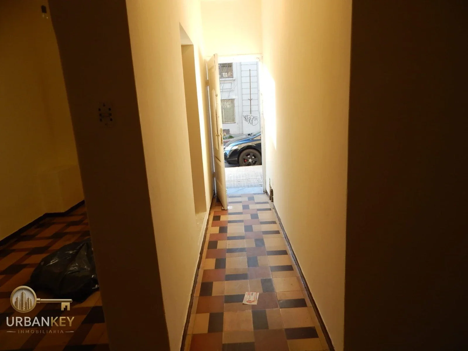 CASA EN ALQUILER DE 3 DORMITORIOS SOBRE AV URUGUAY EN CORDÓN - Imagen 3