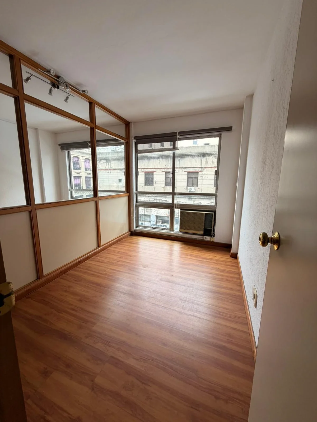 VENTA OFICINA 60m2 2 OFICINAS PRIVADAS + SALA DE REUNIONES - CIUDAD VIEJA - Imagen 5