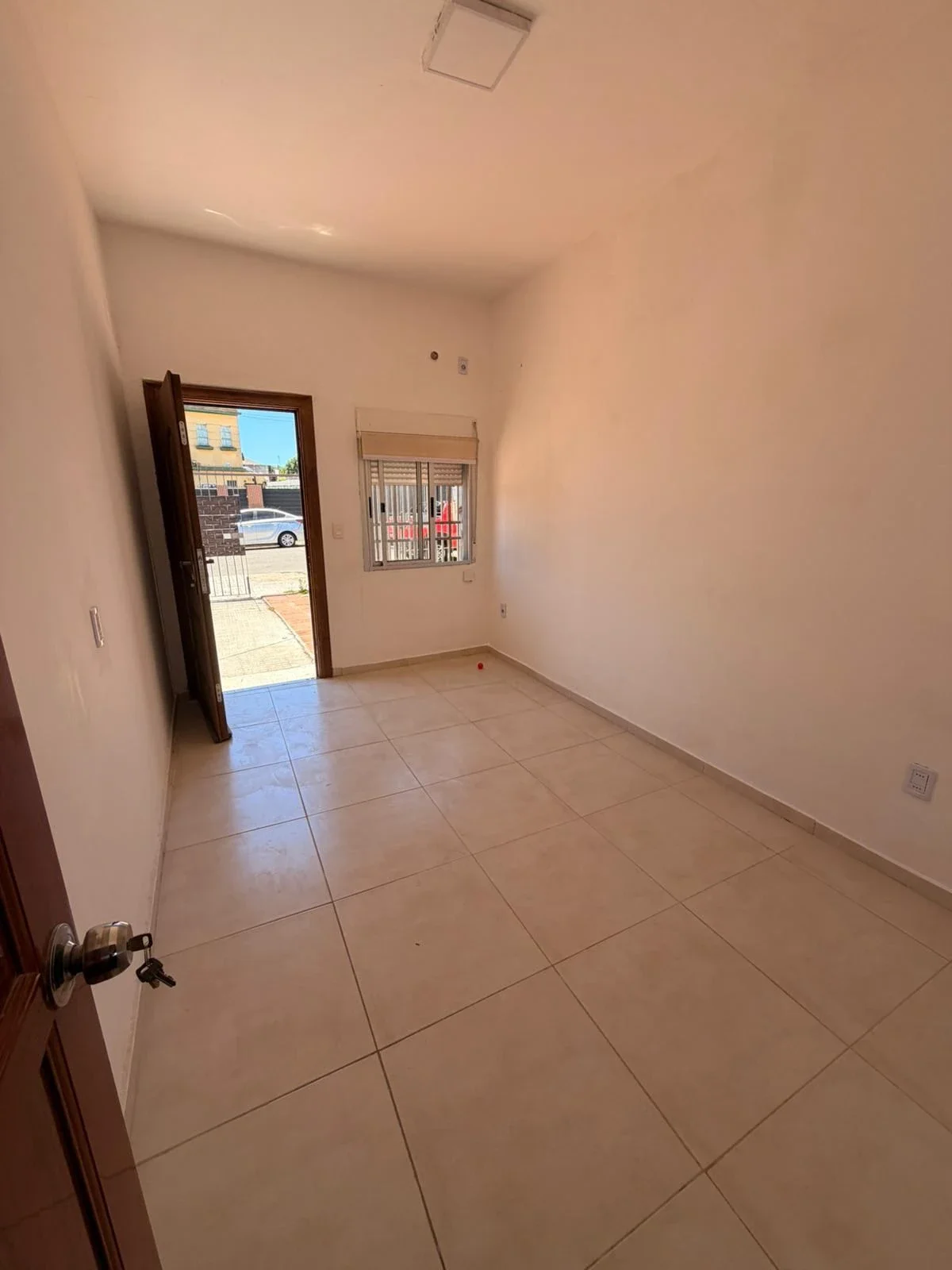 ALQUILER CASA 2 DORMITORIOS 2 BAÑOS COCHERA Y PATIO EN PEREZ CASTELLANOS - Imagen 3