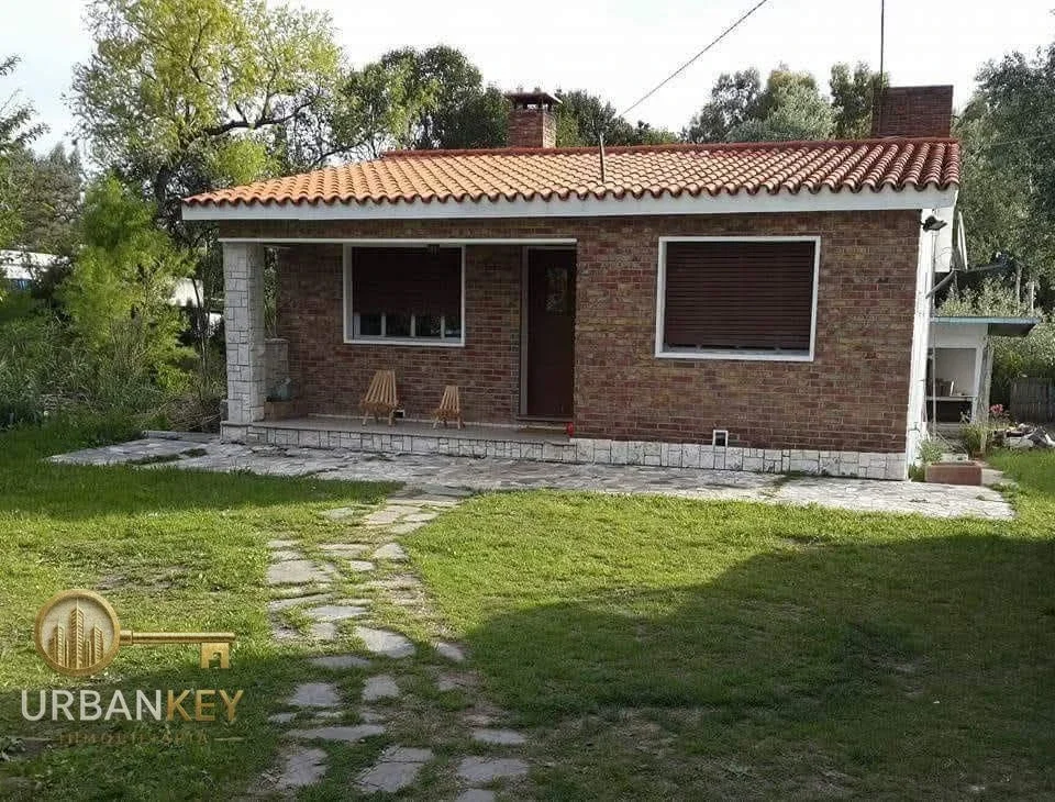CASA EN ALQUILER DE 2 DORMITORIOS CON COCHERA EN CAMINO PAJAS BLANCAS - Imagen 1