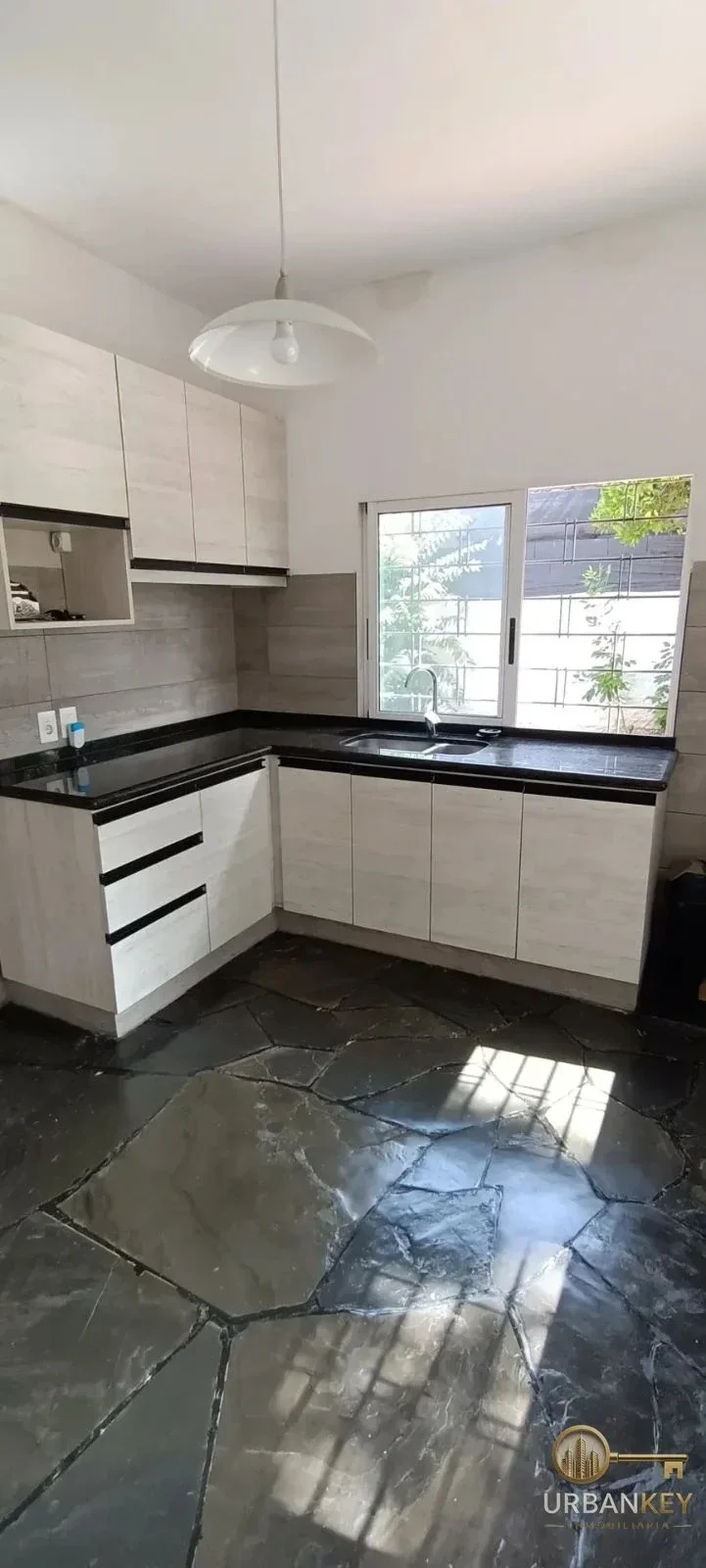 ALQUILER CASA DE 2 DORMITORIOS CON GRAN PATIO Y LUGAR PARA AUTOS CARRASCO NORTE - Imagen 4