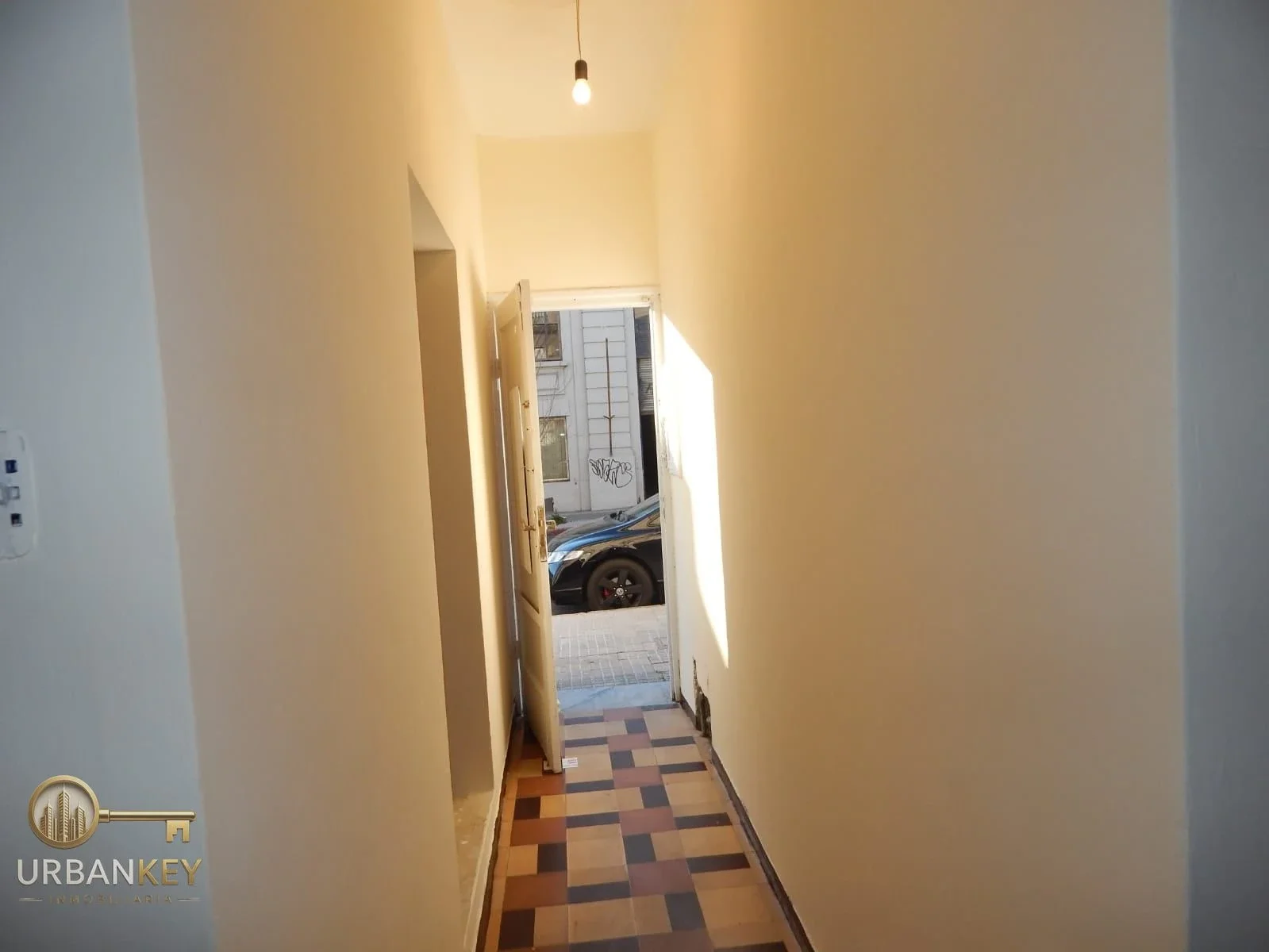 CASA EN ALQUILER DE 3 DORMITORIOS SOBRE AV URUGUAY EN CORDÓN - Imagen 4