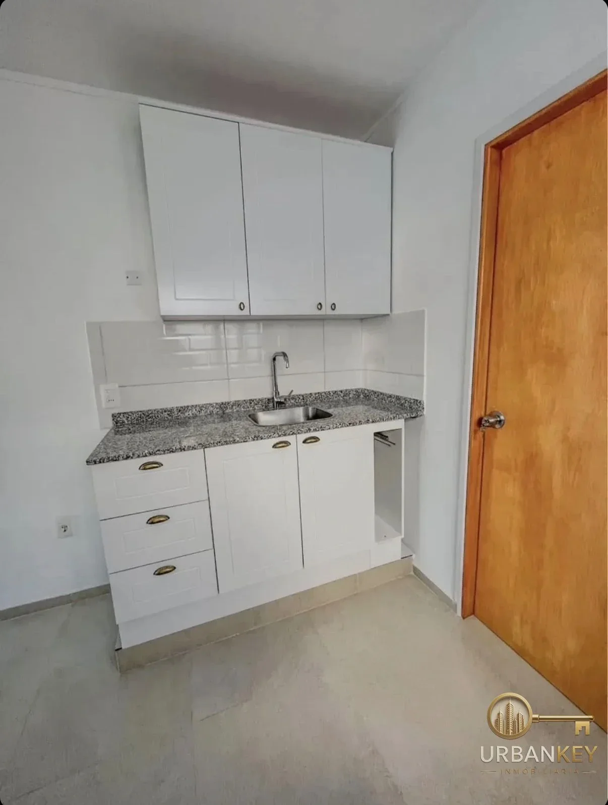ALQUILER CASA DE 1 DORMITORIO CON PATIO SIN GASTOS COMUNES EN BUCEO - Imagen 3