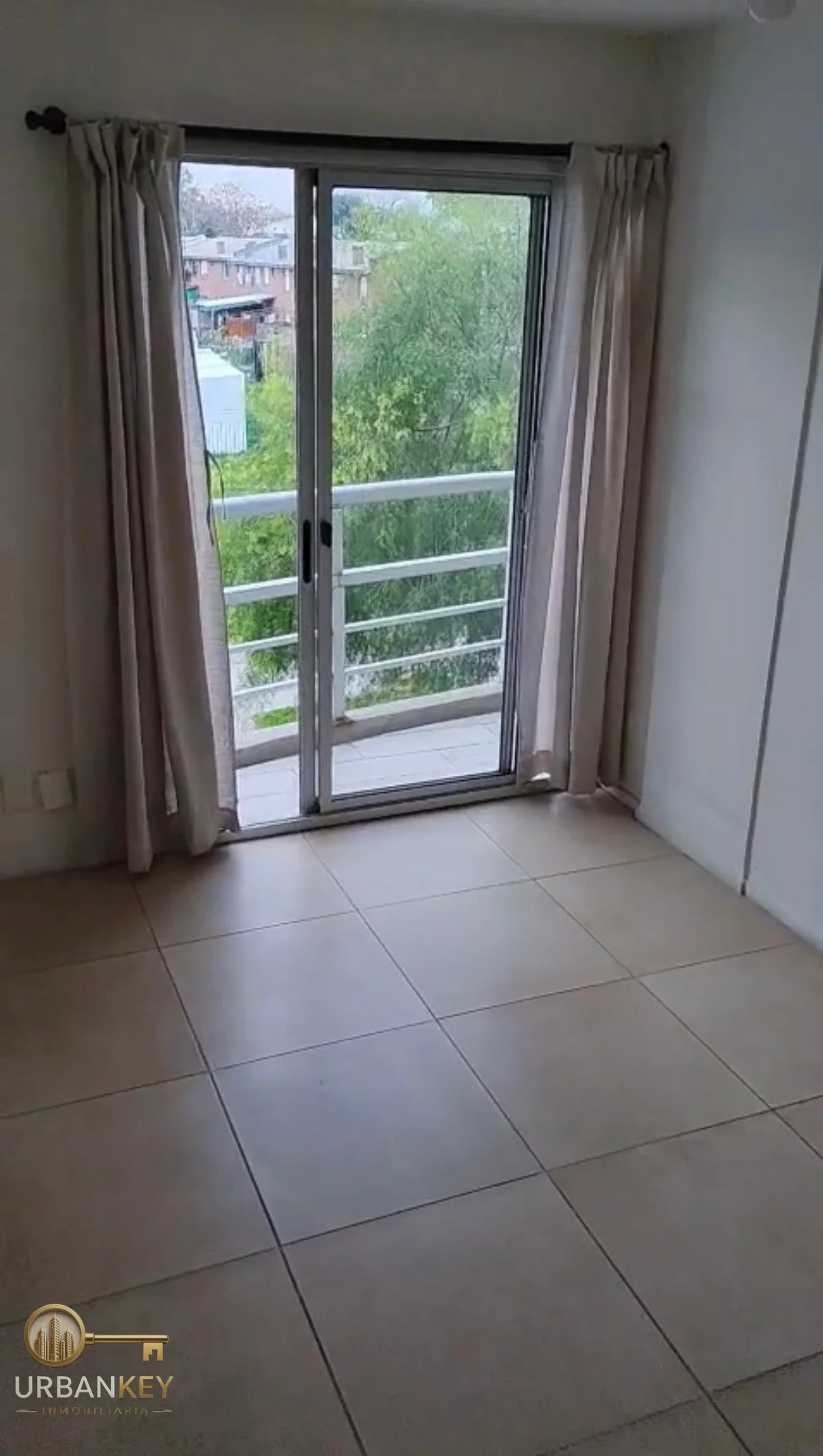 Alquiler apartamento de 1 dormitorio, segundo piso por escalera - Brazo Oriental - Imagen 2