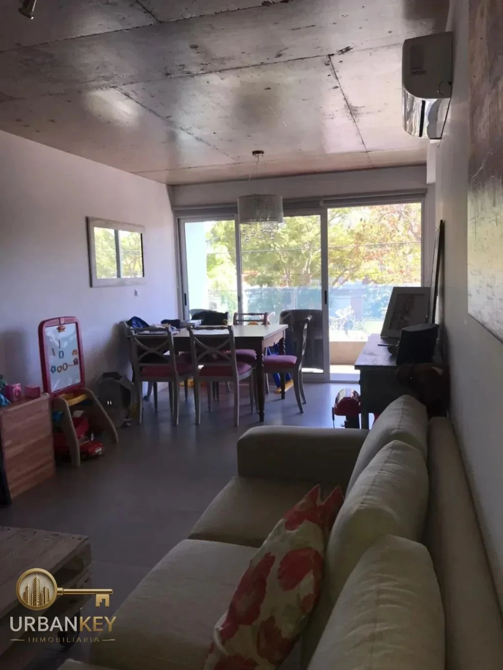 Apartamento en alquiler 2 dormitorios 2 baños y cochera sobre Almiron en Malvin - Imagen 2