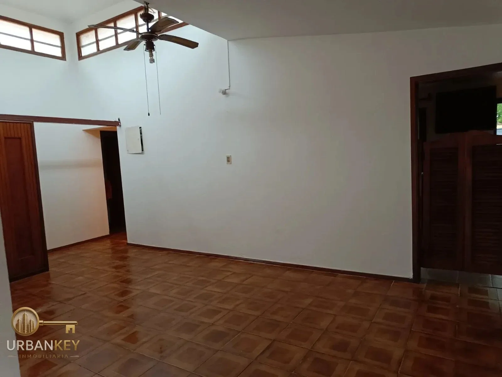 CASA EN ALQUILER 4 DORMITORIOS Y 2 BAÑOS CON COCHERA EN LAGOMAR SUR - Imagen 2