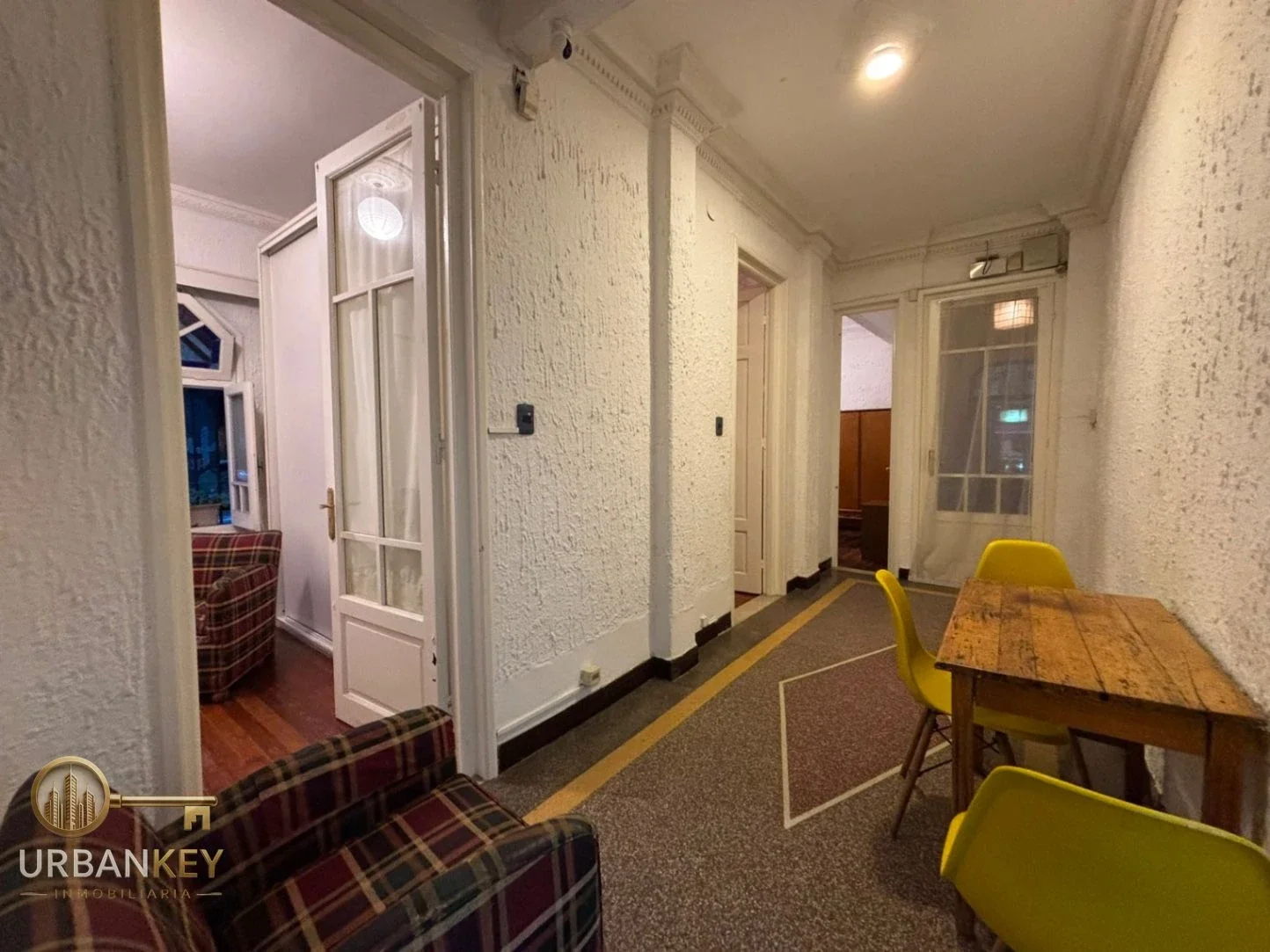 Venta de apartamento de 3 dormitorios con entrada independiente en Cordón Sur - Imagen 1