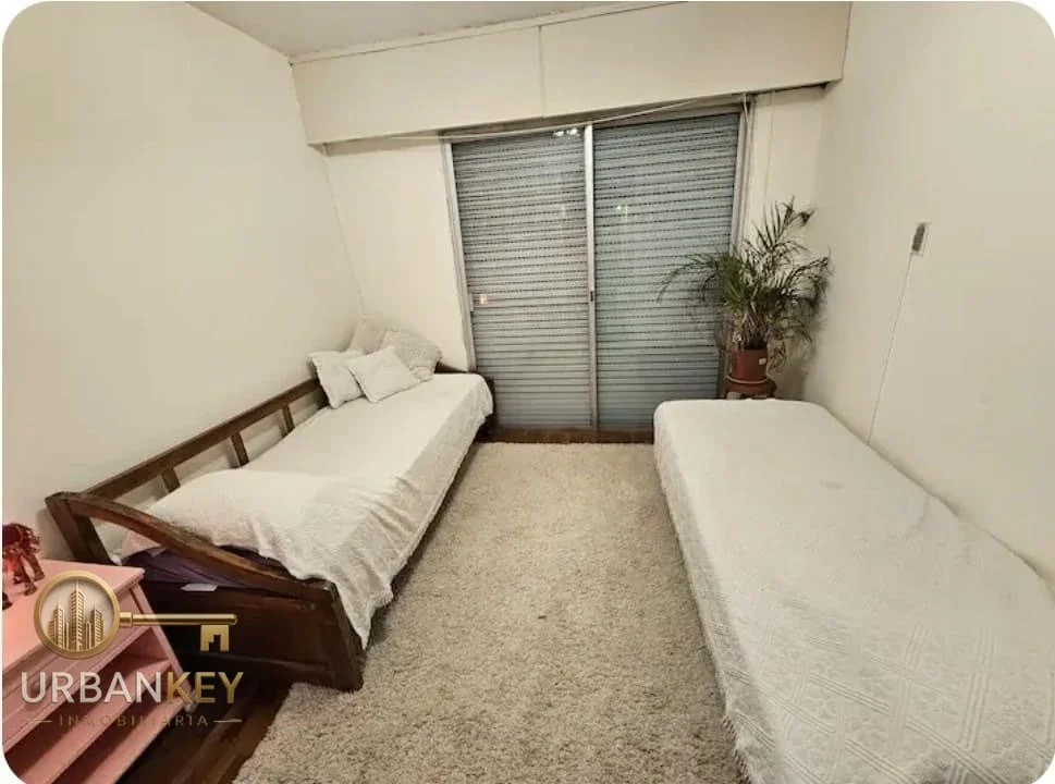 ALQUILER APARTAMENTO AMOBLADO 1 DORMITORIO VESTIDOR, BALCON  Y PATIO EXCLUSIVO CON PARRILLERO EN POCITOS - Imagen 3