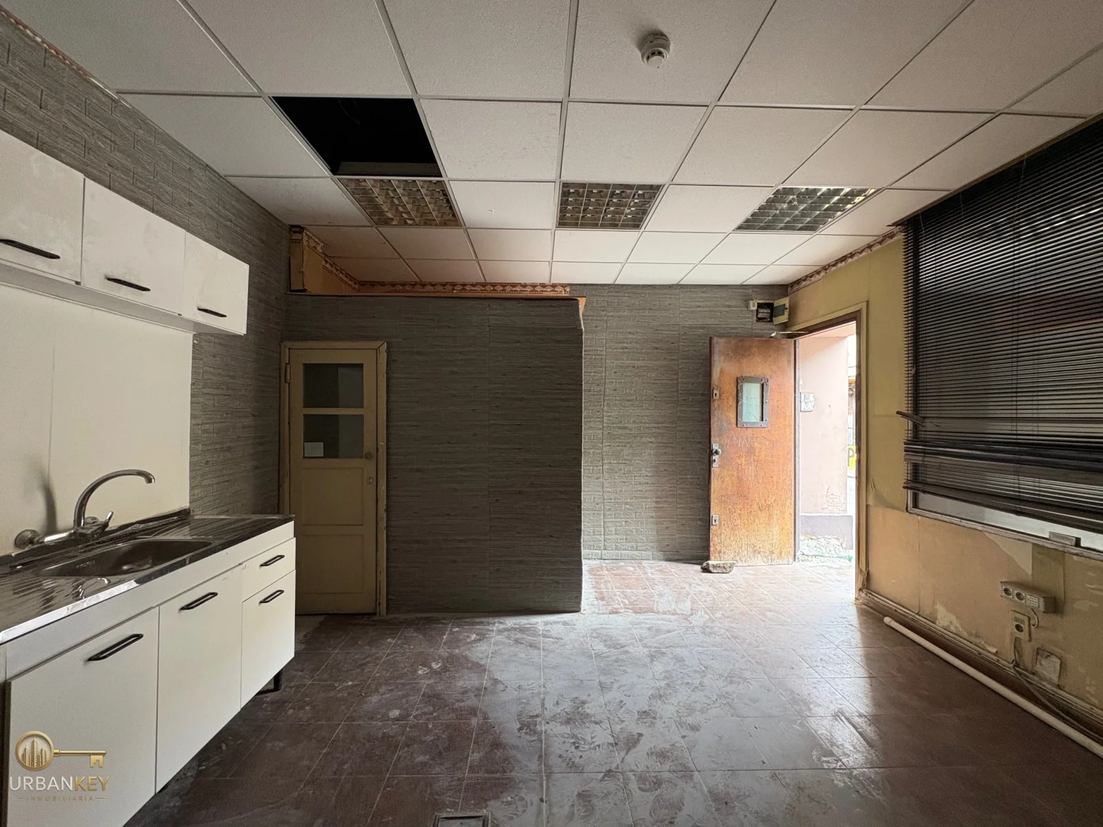 ALQUILER MONOAMBIENTE EN CIUDAD VIEJA PROXIMO A PUERTO SIN GASTOS COMUNES - Imagen 3