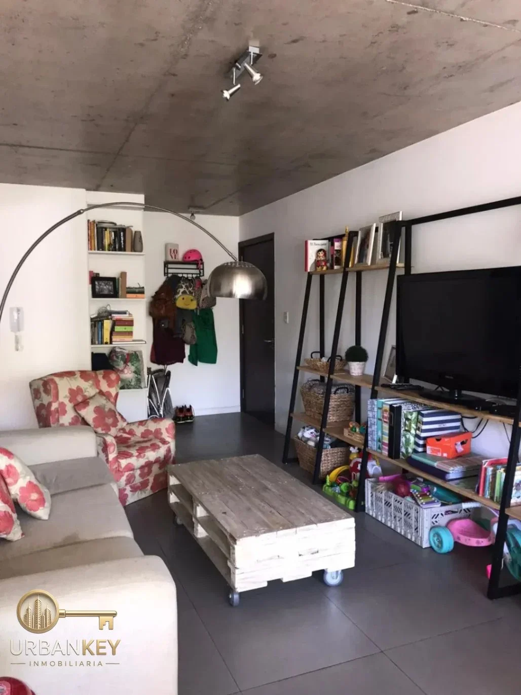 Apartamento en alquiler 2 dormitorios 2 baños y cochera sobre Almiron en Malvin - Imagen 3