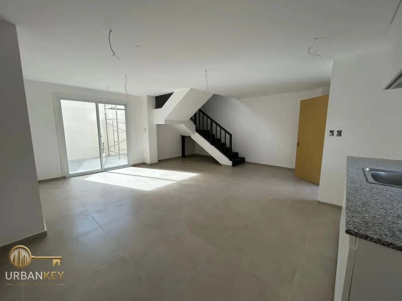 Dúplex en alquiler a estrenar 2 dormitorios, patio y cochera en Malvin Norte - Imagen 5