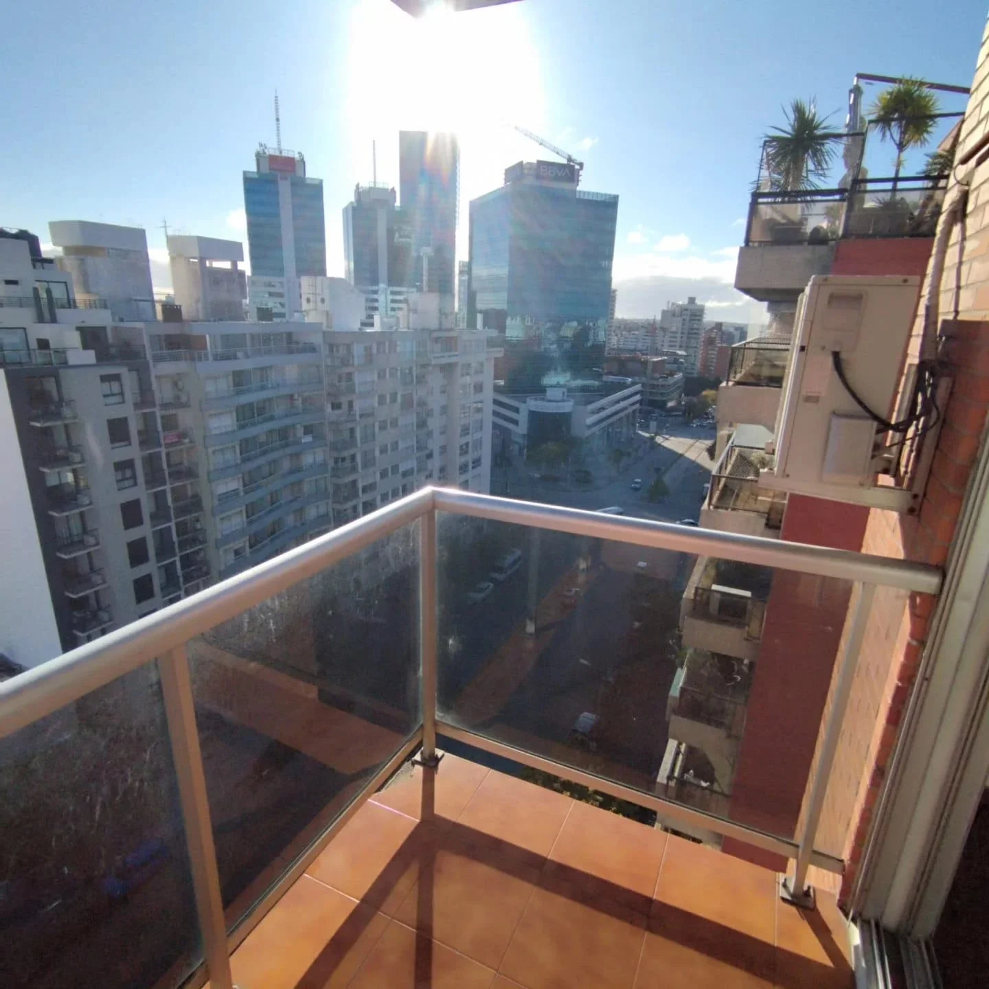 Alquiler Apartamento 2 dorm / 2 baños en Pocitos  c/cochera - Imagen 2