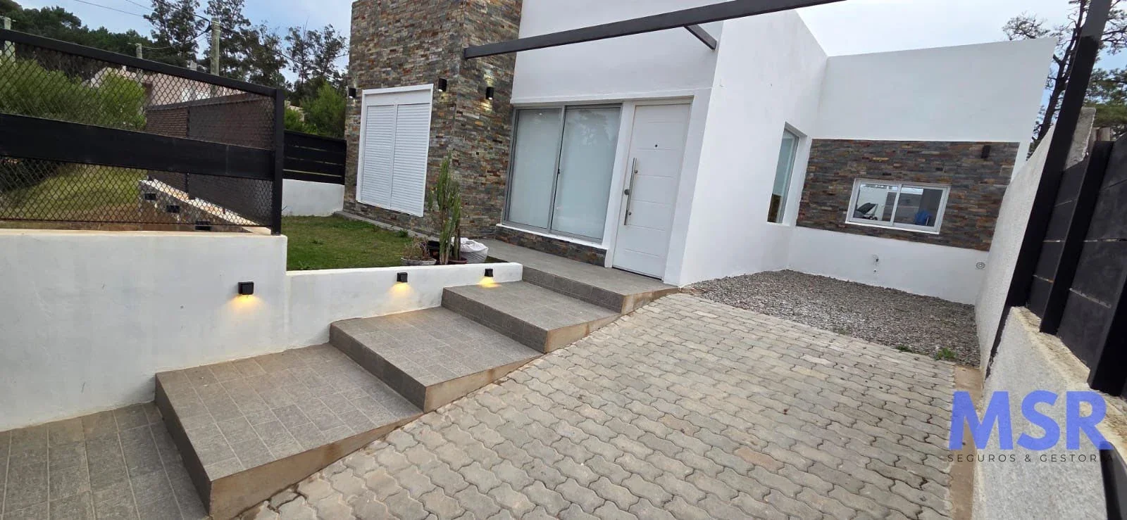 Casa en venta c/ cochera en Otros Barrios - Imagen 3