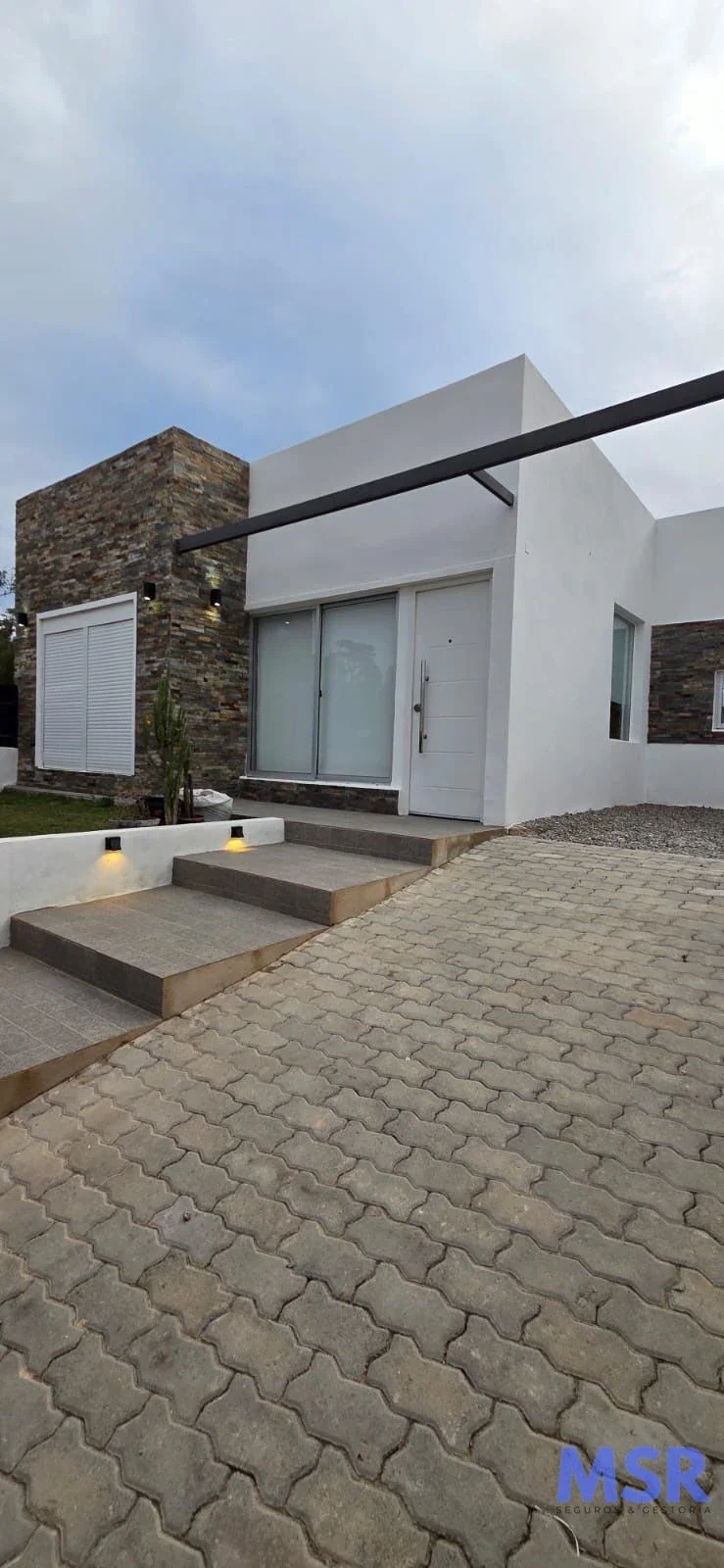 Casa en venta c/ cochera en Otros Barrios - Imagen 2