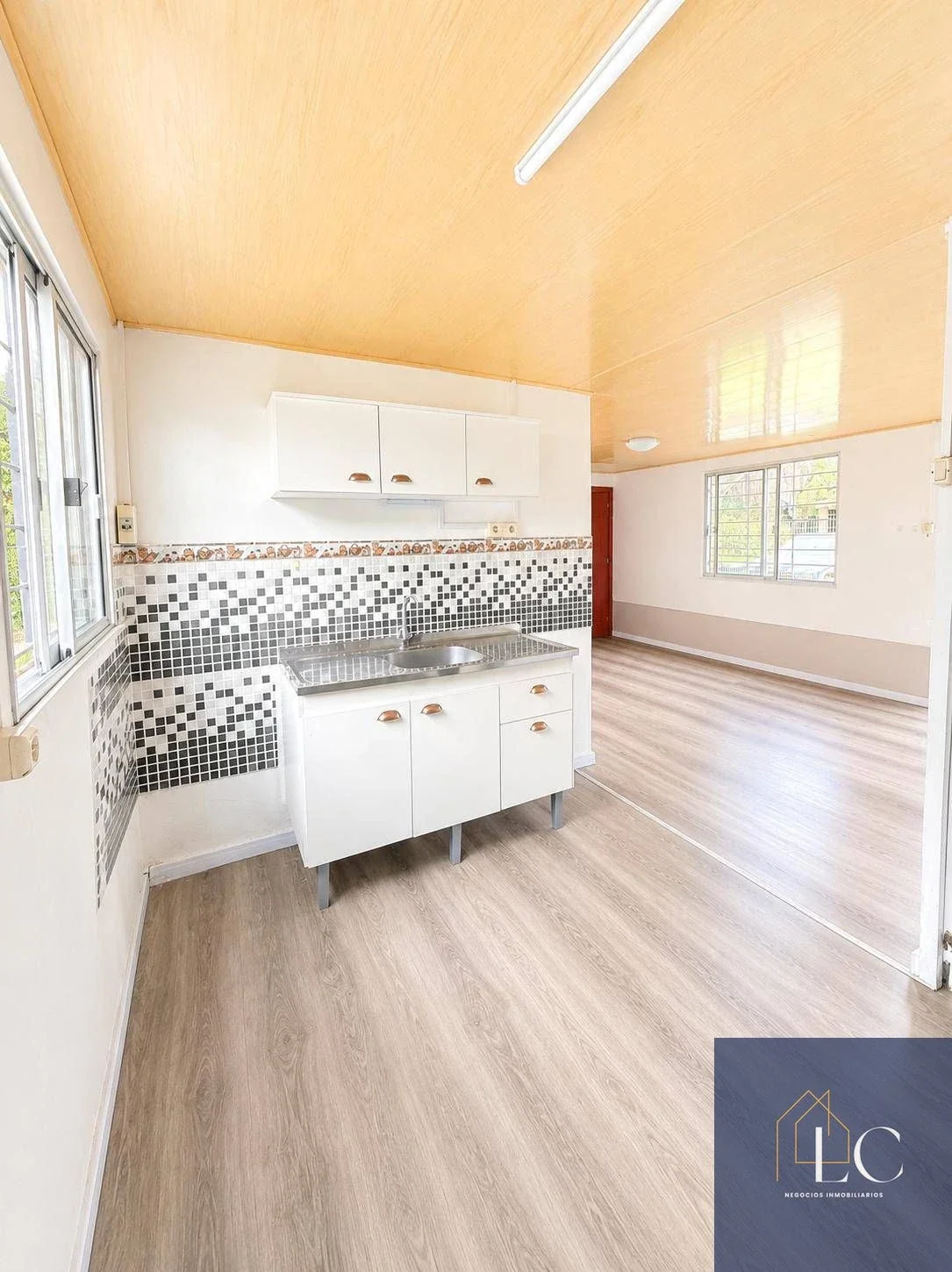 Casa en alquiler c/ cochera en Villa Argentina - Imagen 2