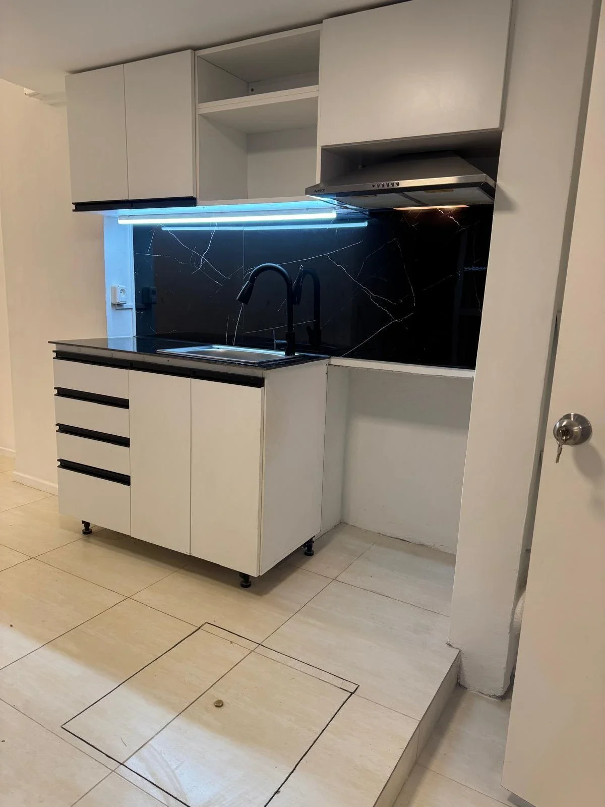 D'Angelo, Apartamento en alquiler en Aguada, planta baja, reciclado a nuevo. - Imagen 5