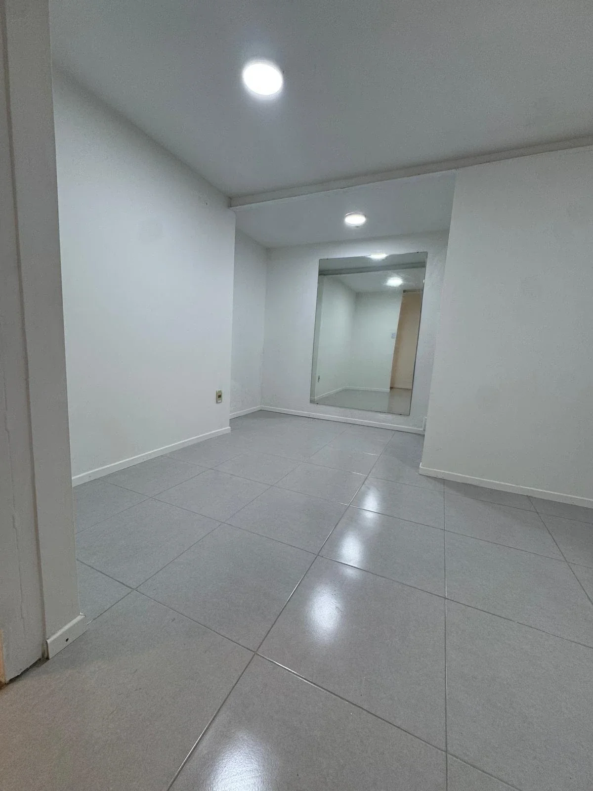 D'Angelo, Apartamento en alquiler en Aguada, planta baja, reciclado a nuevo. - Imagen 2