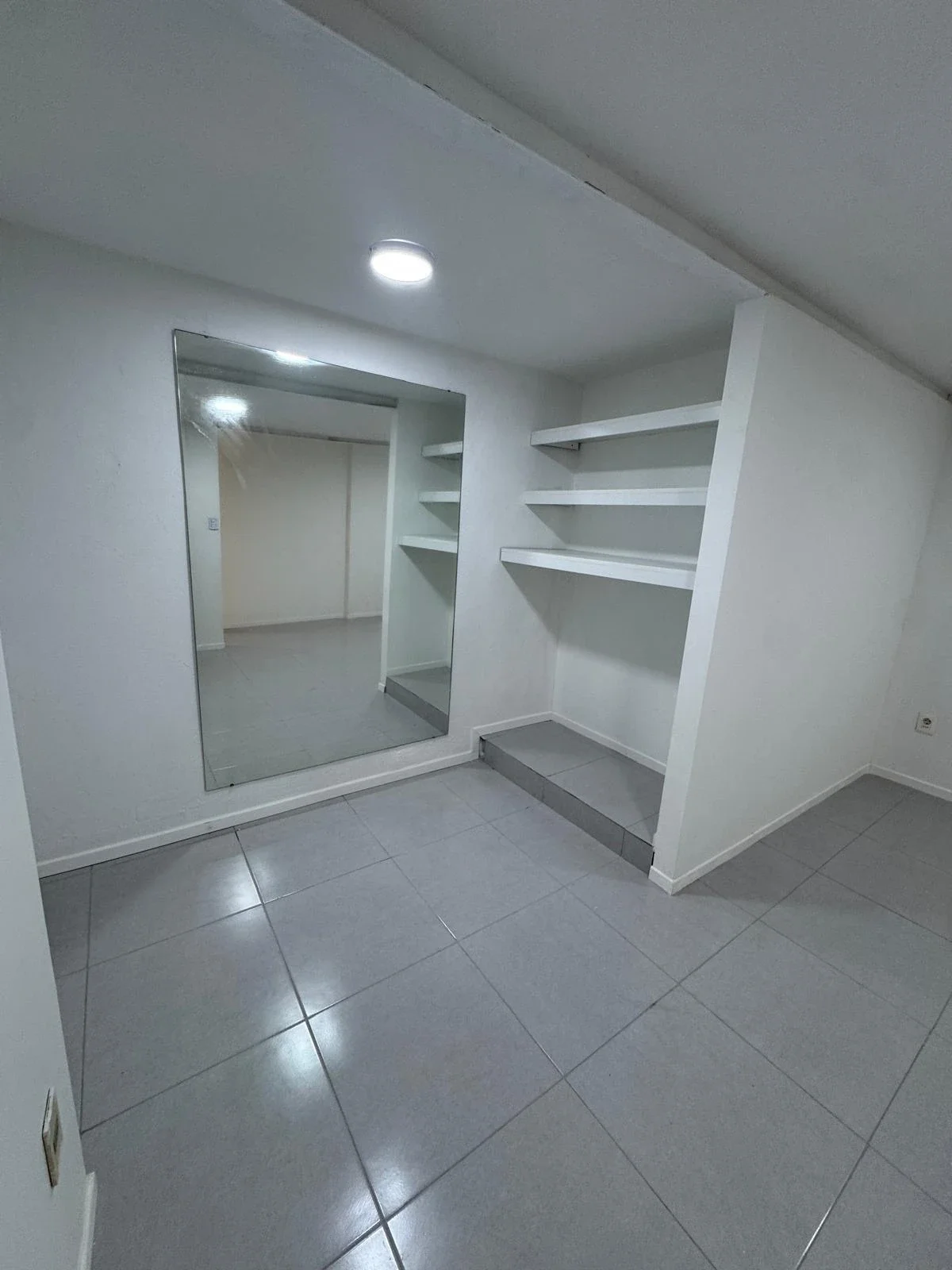 D'Angelo, Apartamento en alquiler en Aguada, planta baja, reciclado a nuevo. - Imagen 3