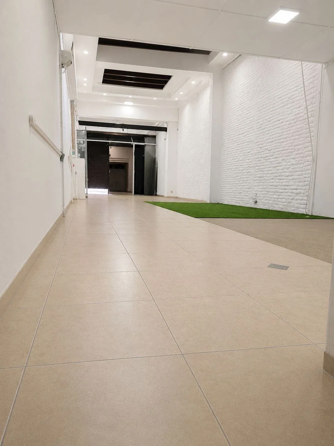 D'Angelo, Excelente  local Comercial  o depósito en alquiler ubicado en Aguada. - Imagen 2