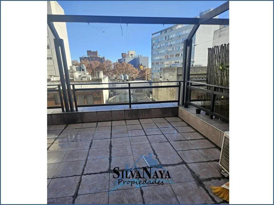 Apartamento en alquiler en Tres Cruces - Imagen 1