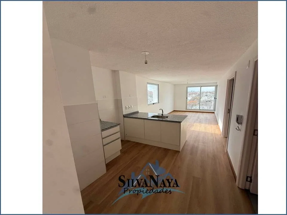 Apartamento en alquiler c/ cochera en Barrio Sur - Imagen 3