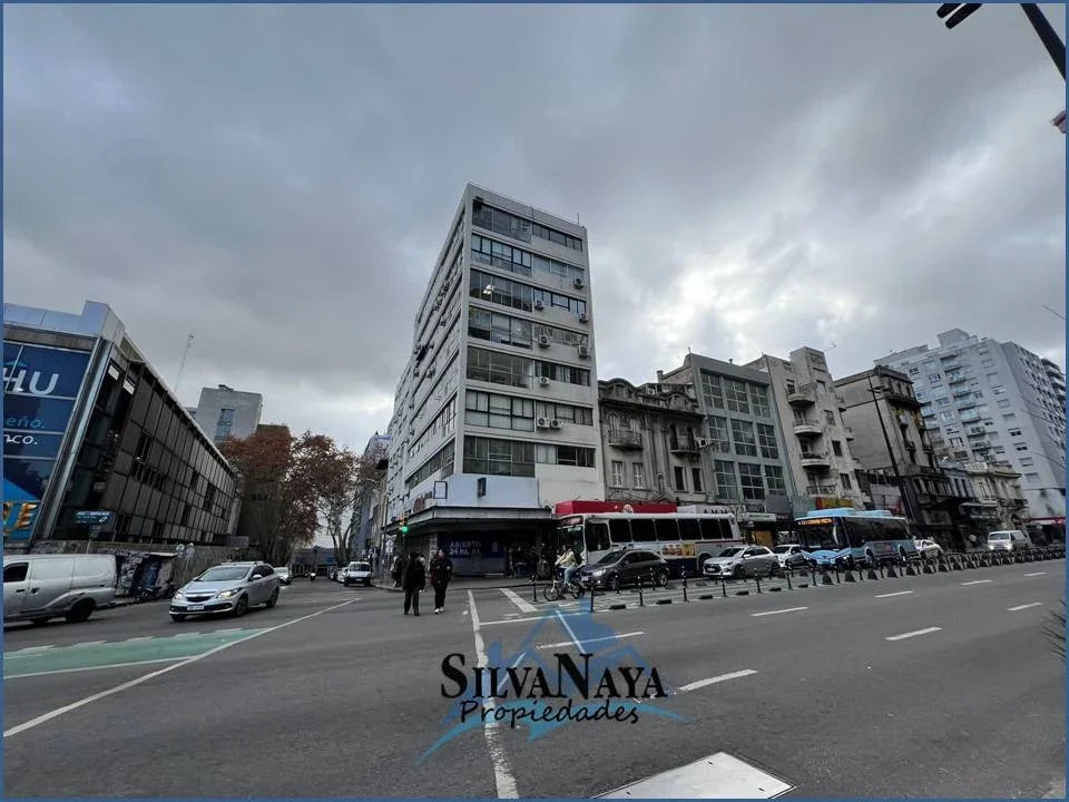 Apartamento en alquiler en Tres Cruces - Imagen 2