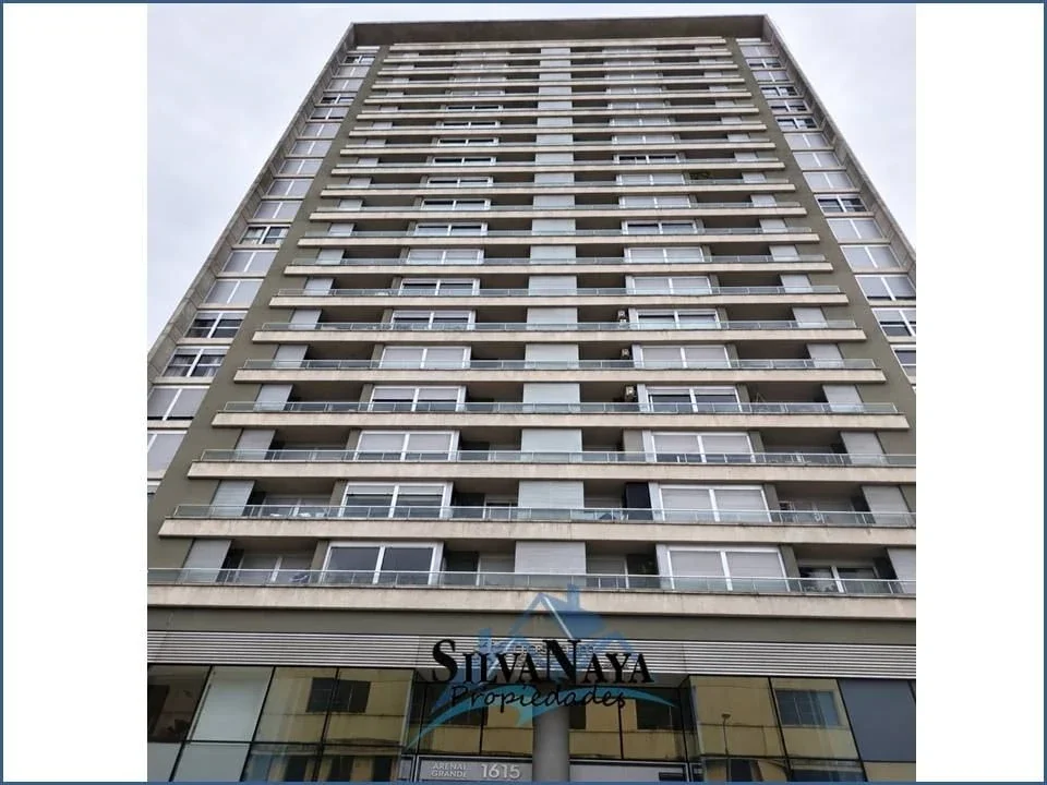 Apartamento en alquiler en Tres Cruces - Imagen 1