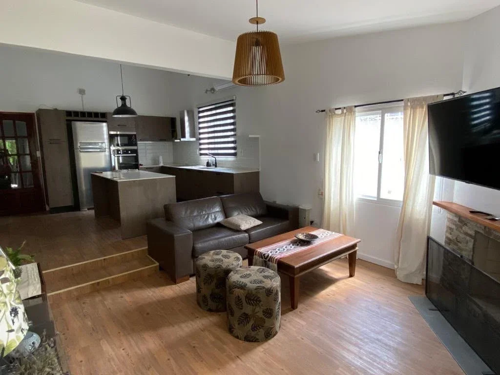 Casa en venta c/ cochera en Brazo Oriental - Imagen 1