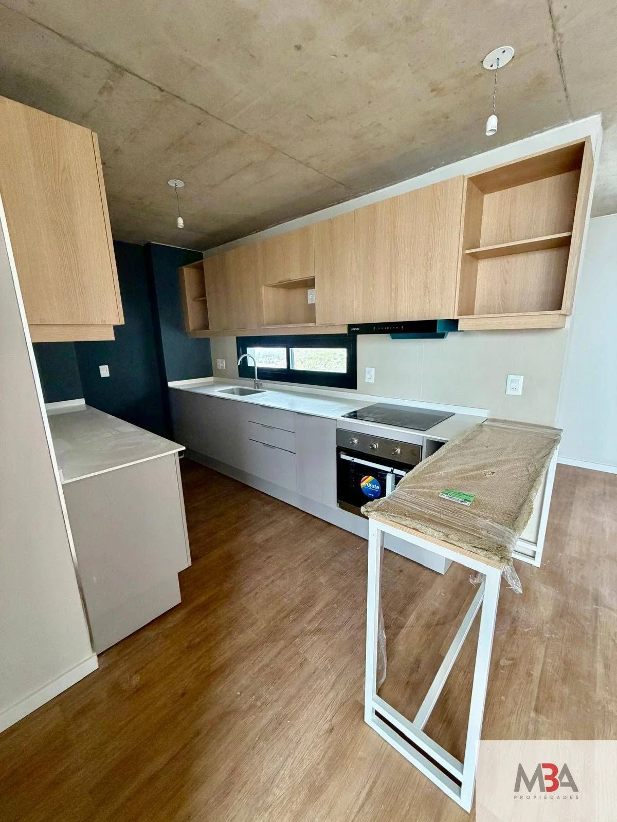 Apartamento en venta c/ cochera en Puerto Buceo - Imagen 1