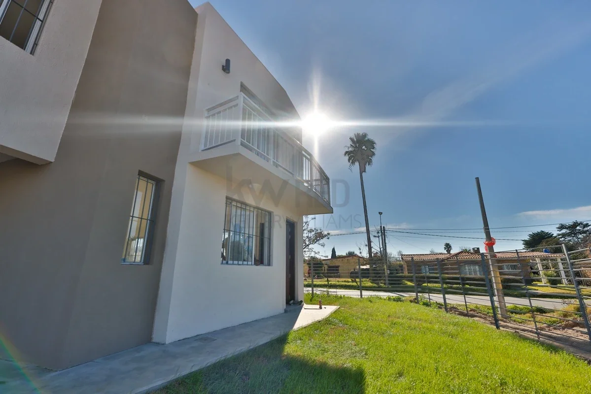 Casa en venta de 3 dormitorios c/ cochera en Lagomar - Imagen 1