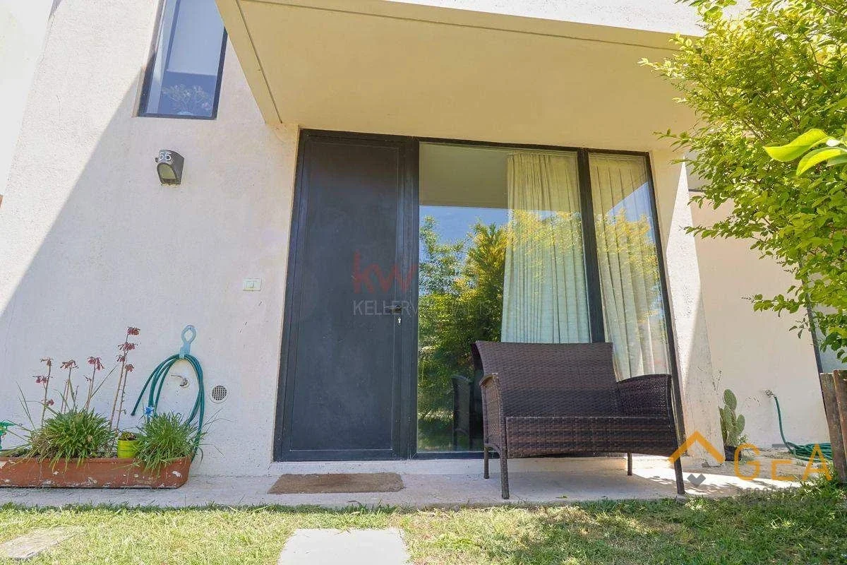 Casa en venta de 2 dormitorios c/ cochera en Solymar - Imagen 2