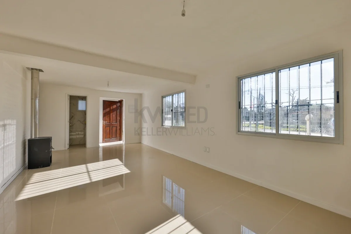 Casa en venta de 3 dormitorios c/ cochera en Lagomar - Imagen 4