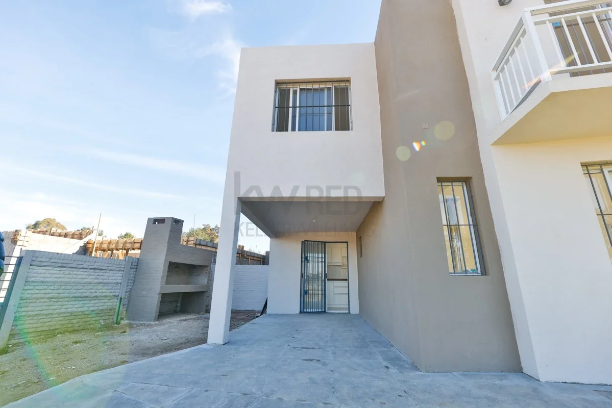 Casa en venta de 3 dormitorios c/ cochera en Lagomar - Imagen 2