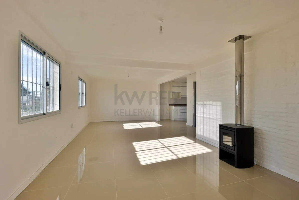 Casa en venta de 3 dormitorios c/ cochera en Lagomar - Imagen 3