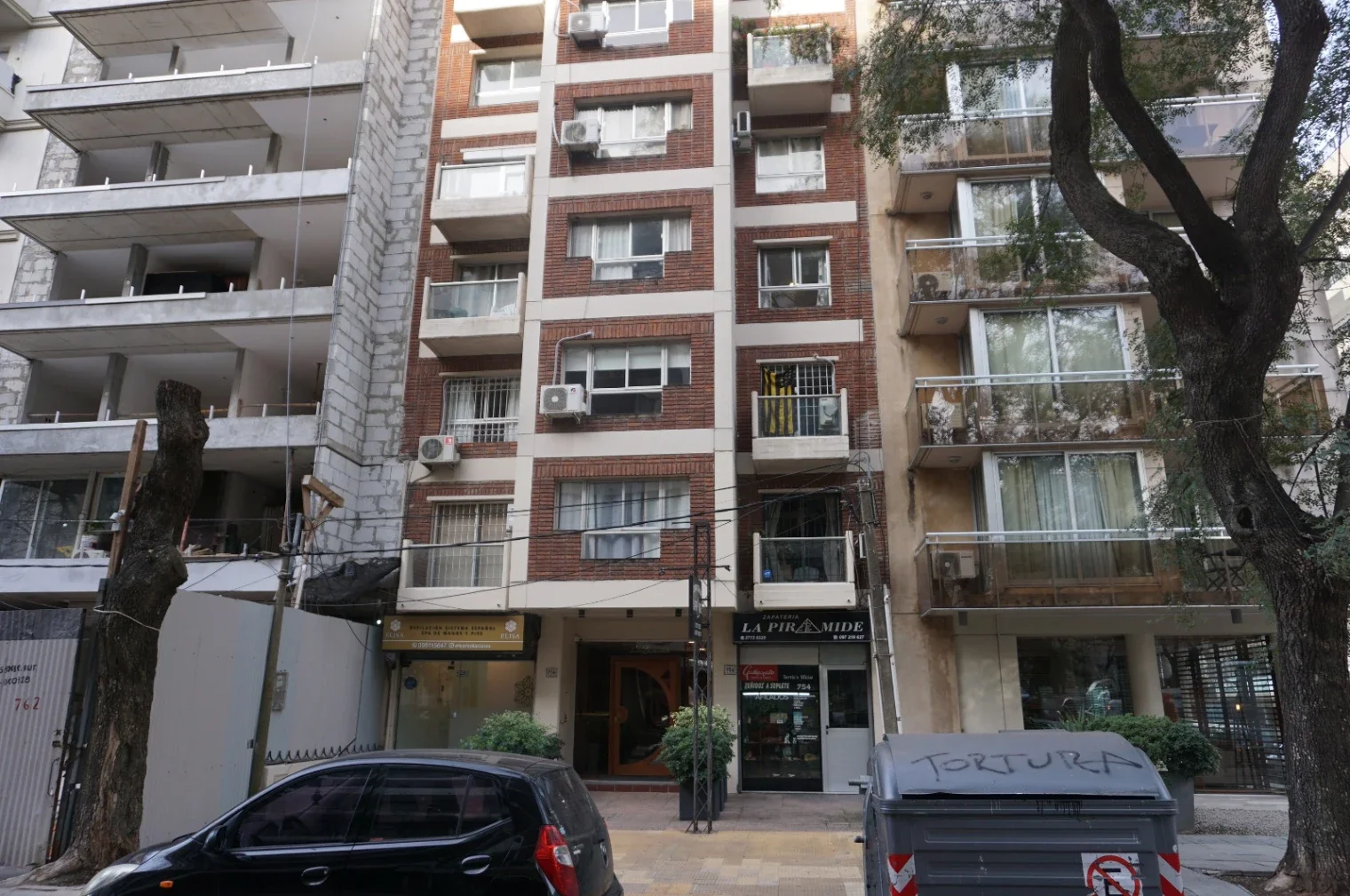Monoambiente al frente con terraza ubicado a 50mts de Plaza Gomensoro (Pocitos) - Imagen 1