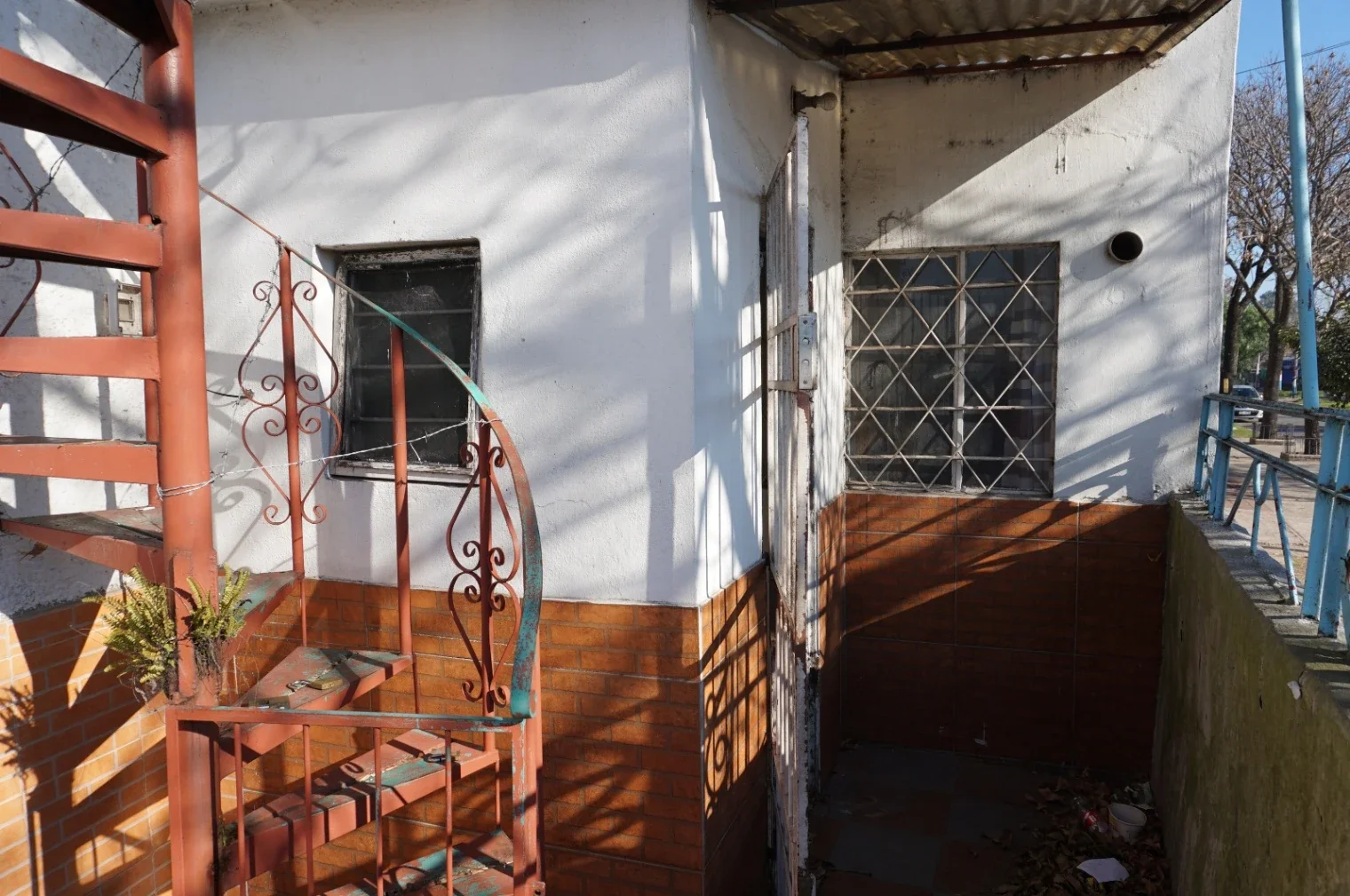 Casa de 3 dormitorios, 2 baños y lugar para guardar auto en El Cerrito de la Victoria - Imagen 2