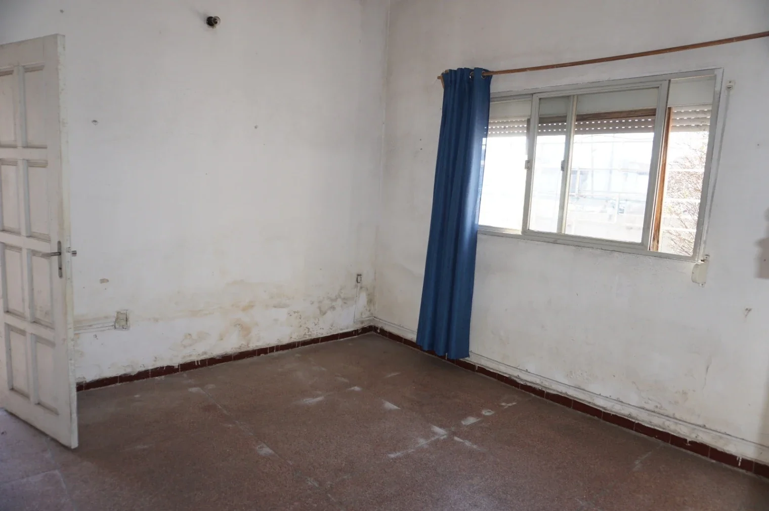 Casa de 3 dormitorios, 2 baños y lugar para guardar auto en El Cerrito de la Victoria - Imagen 3