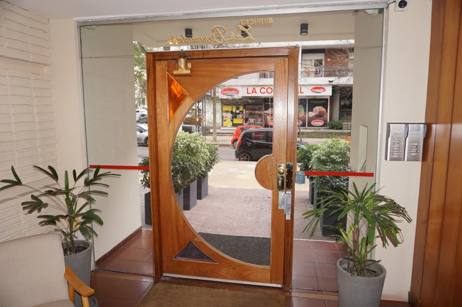 Monoambiente al frente con terraza ubicado a 50mts de Plaza Gomensoro (Pocitos) - Imagen 2