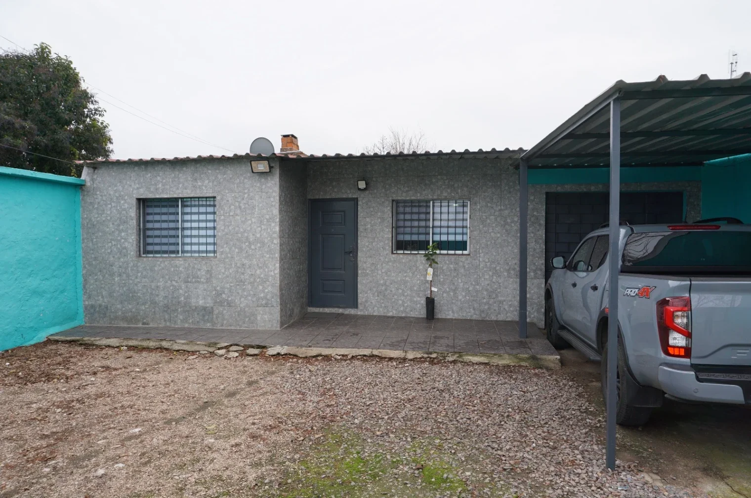 Casa 4 dormitorios 2 baños cochera y lugar para varios autos en Conciliación - Imagen 1