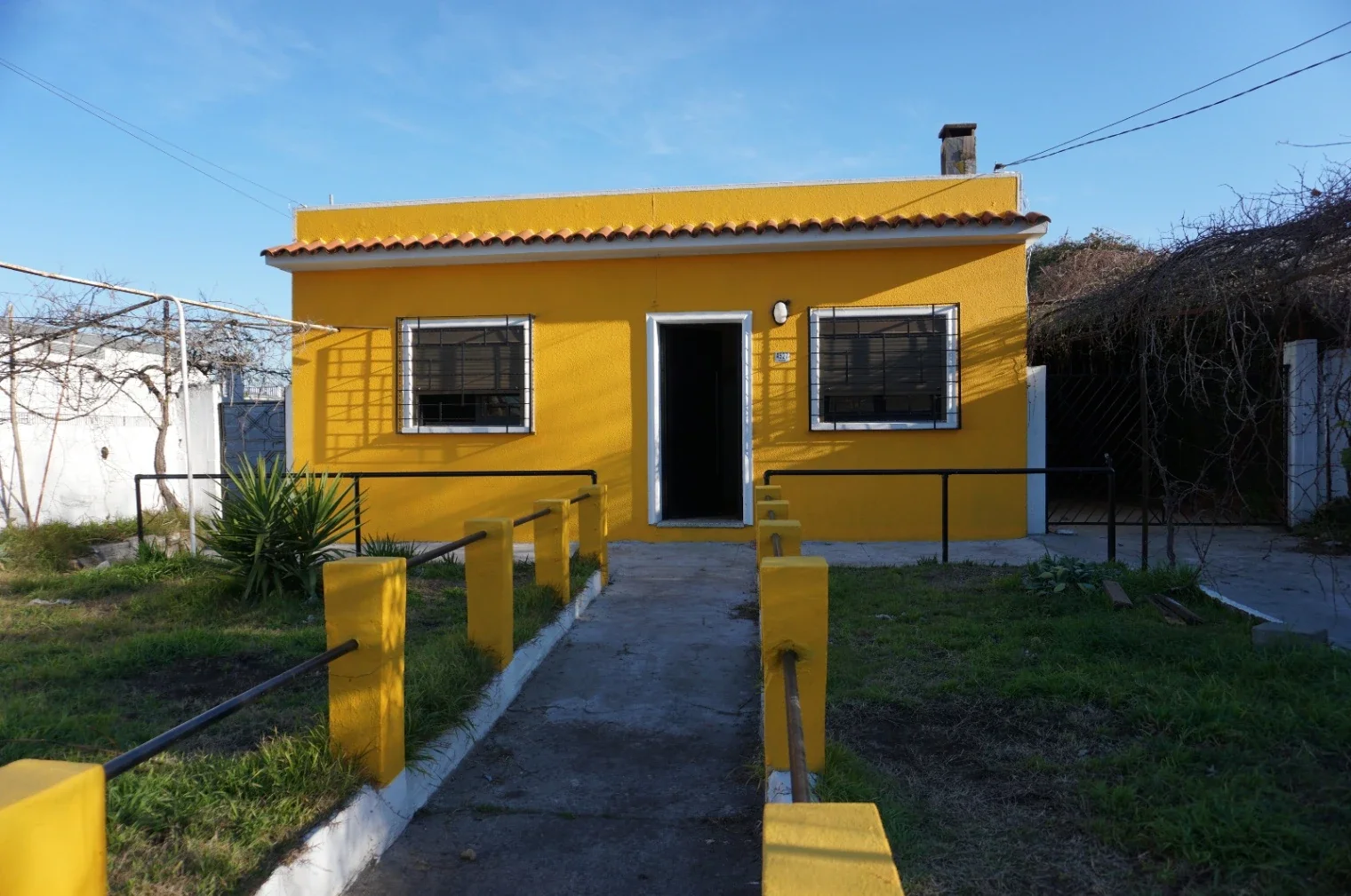 Casa de 4 dormitorios y 2 baños próximo a Centro Comercial Peñarol - Imagen 2
